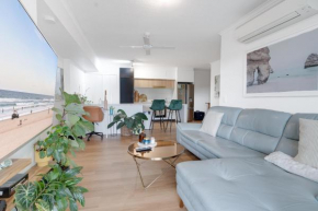 Modern 2BR Apartment in Vibrant Brisbane